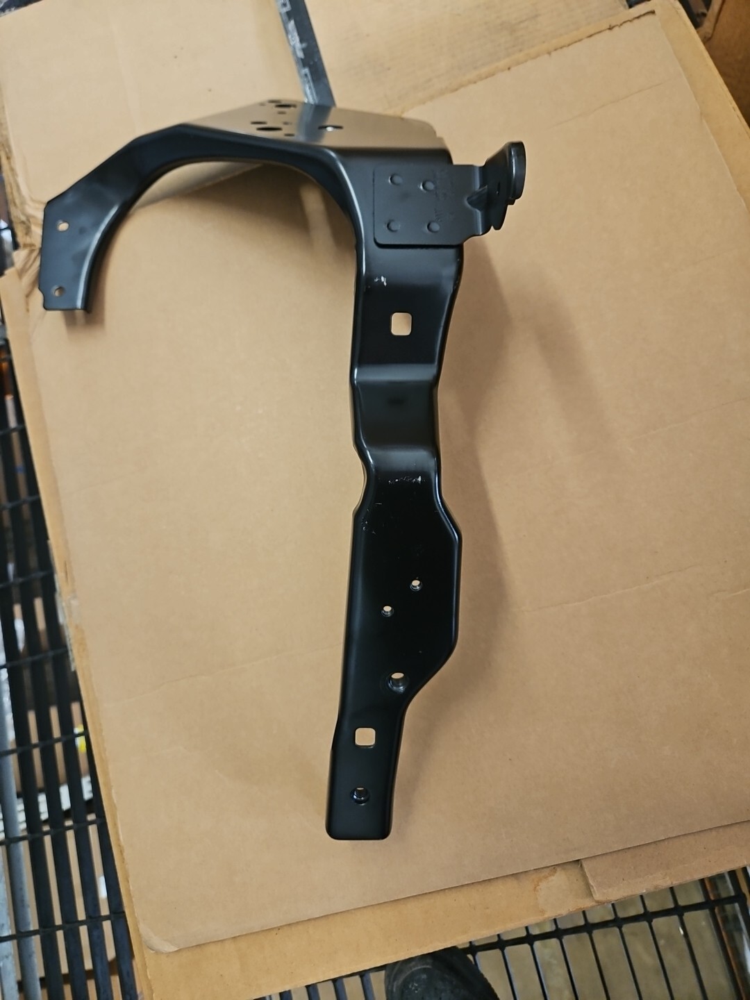 BENTLEY- HEADLIGHT MOUNTING BRACKET (Continental Flying Spur)(3-W0805071G)