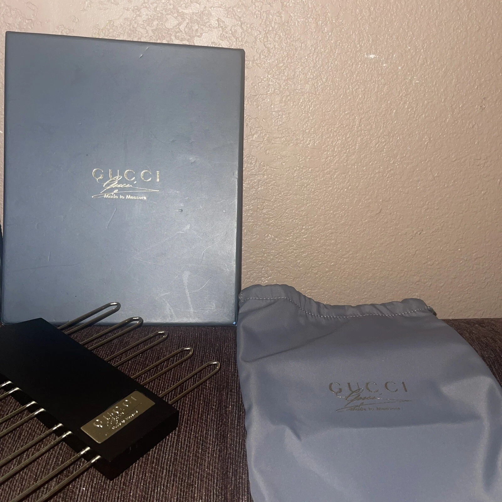 Gucci ~ Premier « sur mesure » porte ceinture pour homme cravate