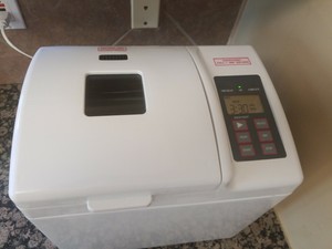 Oster Deluxe Bread And Dough Maker Model 4811 Counter Top And 120V