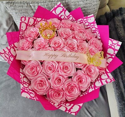 Handarbeit Band Rose Ewiger Blumenstrauß 15 rosa Rose kleine Krone u.a.
