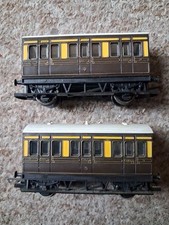 Hornby R213 4 Wheel Short Coach GWR Early Cream & Brown Livery X 2 Missing Hook