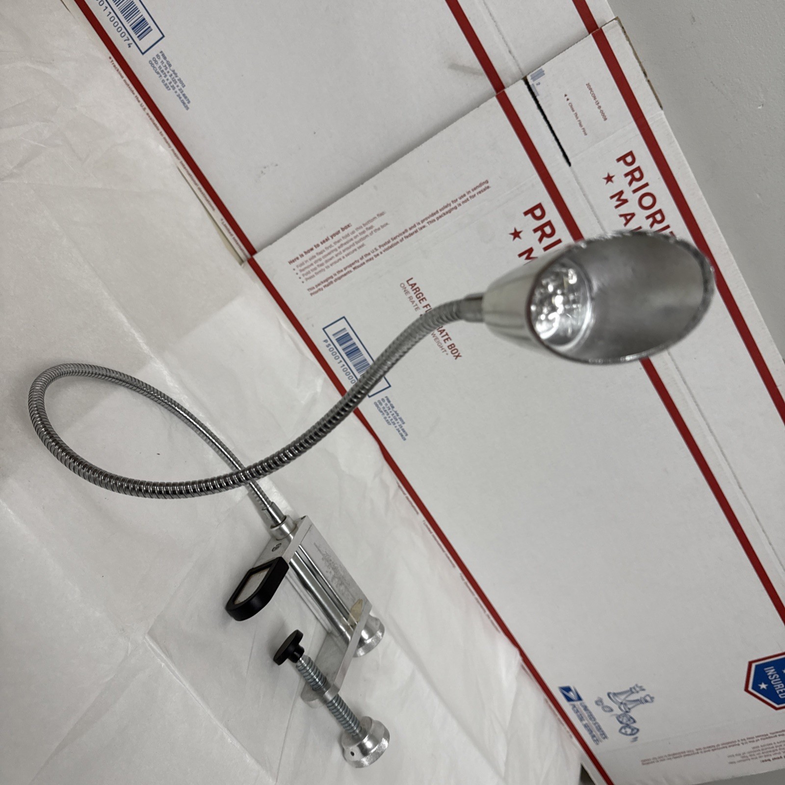 The Designers Edge Aluminum Portable Battery Operated Threaded Clamp Lamp Light