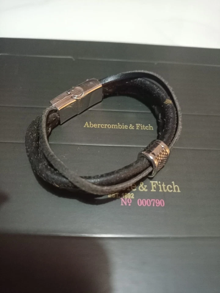 Abercrombie & Fitch Men’s Black Distressed Braided Leather Bracelet – Vintage - Imagem 3 de 4
