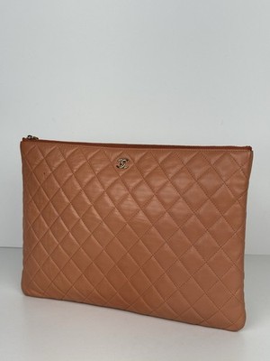 Chanel O Case Clutch in Pink Quilted Leather (2018) B-6