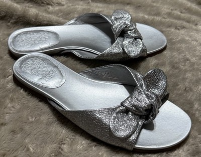 Vince Camuto Gleaming Silver Metallic Ejella Slide Sandals Womens Sz 7W / 37.5