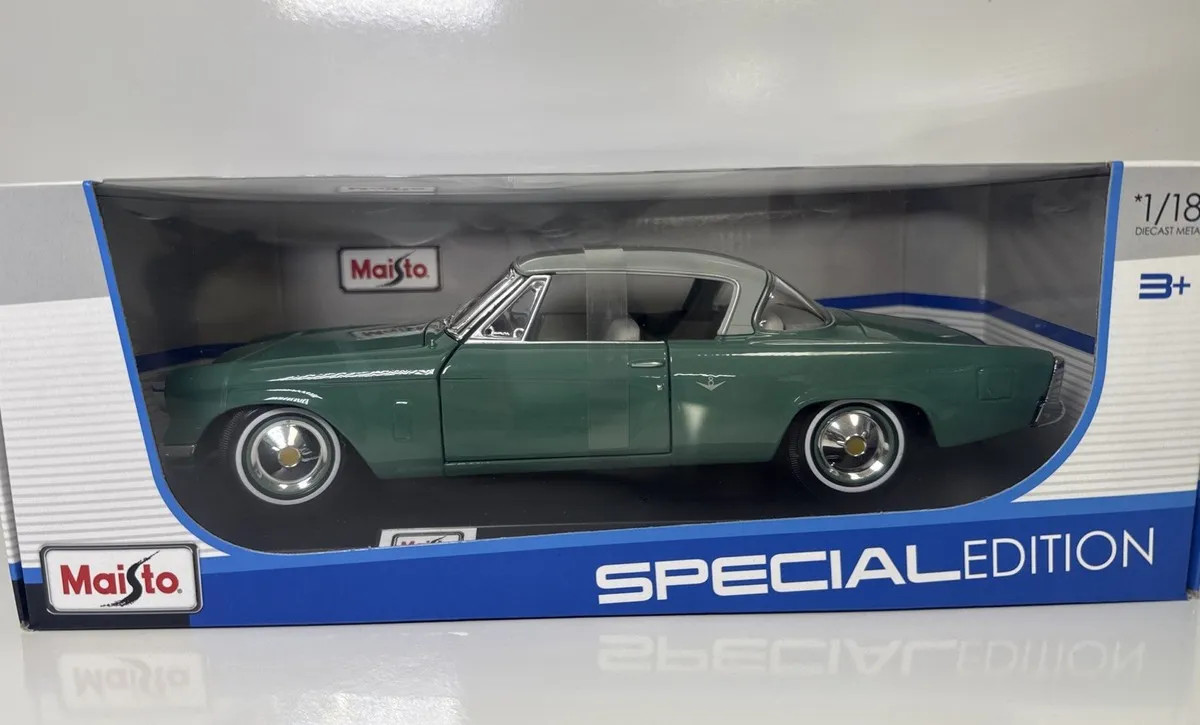 Maisto 1/18 1954 Studebaker Starliner - Green Diecast Model Car