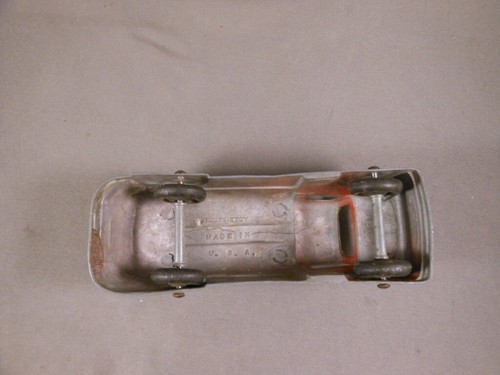 Vtg Tootsietoy Toy Cast Metal 4.25" Red Oil Fuel Tanker Truck Rubber Tires USA - Picture 8 of 9