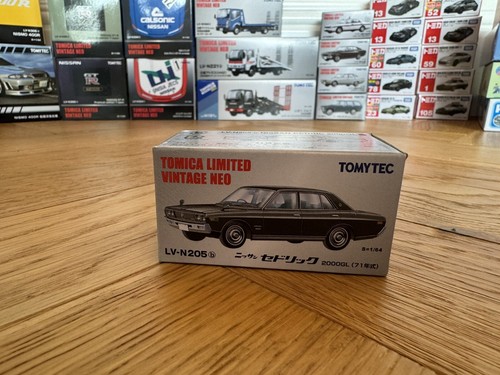 Tomica Limited Vintage Neo - Nissan Cedric 2000 GL (‘71 ) - LV-N205b