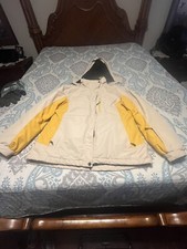 Women’s Snow/ Ski Jacket Fleece Lined W/ Removable Hood Has 5 Zippered Pockets.