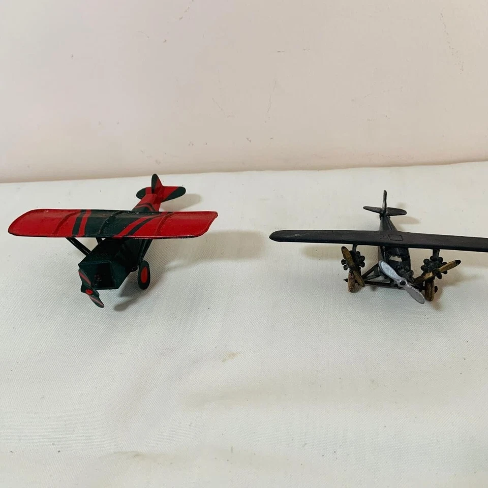 Colección de aviones de juguete de metal vintage de Cragstan, ZZ Tin Biplane Foto 2 de 4