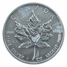 Better Date - 2004 Canada 5 Dollars - 1 Oz Maple Leaf World Coin- Silver *994