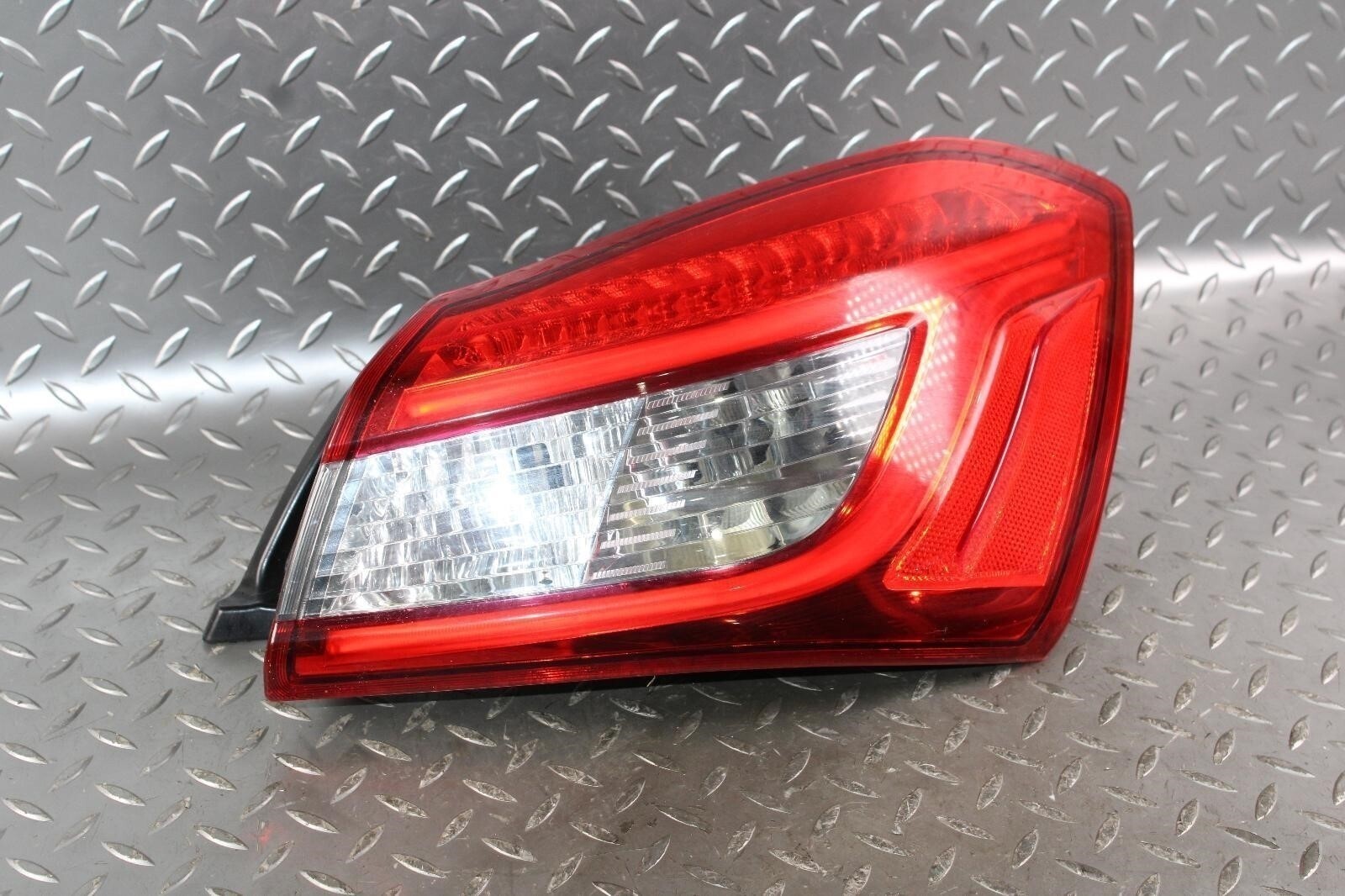 14-19 Ghibli Quarter Panel Passenger Side Right RH Taillight Tail Light Lamp OEM
