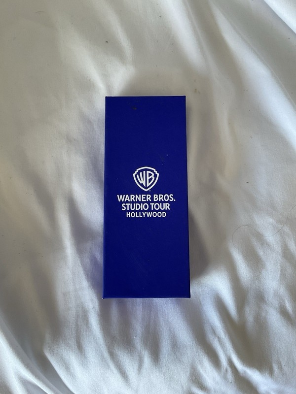 Warner Bros Studio Tour Hollywood 100 Years WB Shield Key Keychain New
