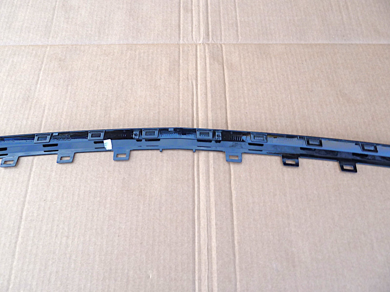 2020-2024 BENTLEY BENTAYGA FRONT BUMPER LOWER CENTER STRIPE TRIM 36A807697 OEM