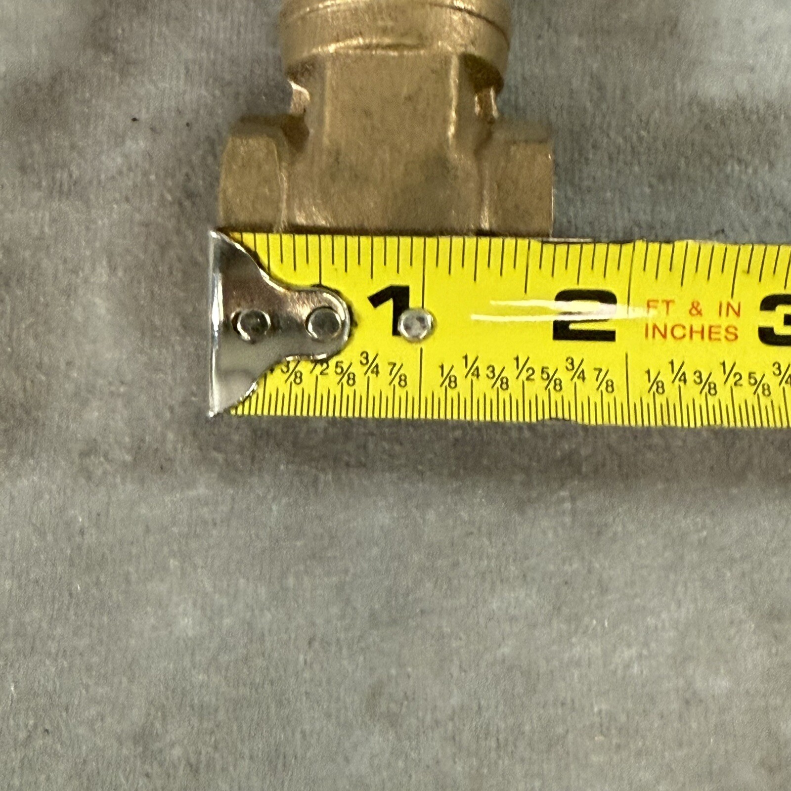 A-1 1/2" FIP x 1/2" FIP 200 WOG psi Lead-Free Brass Gate Valve GV