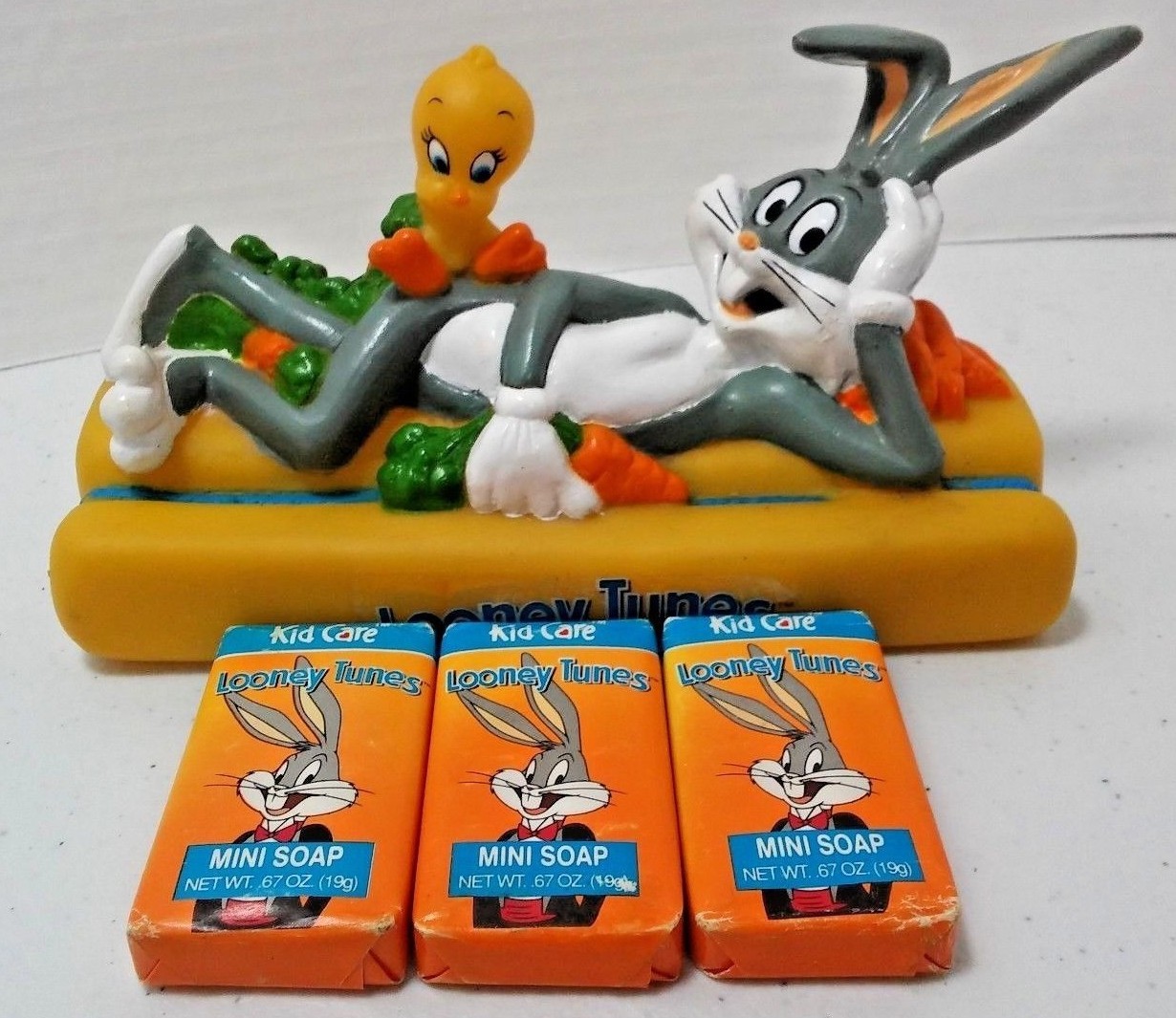 looney tunes beach ball