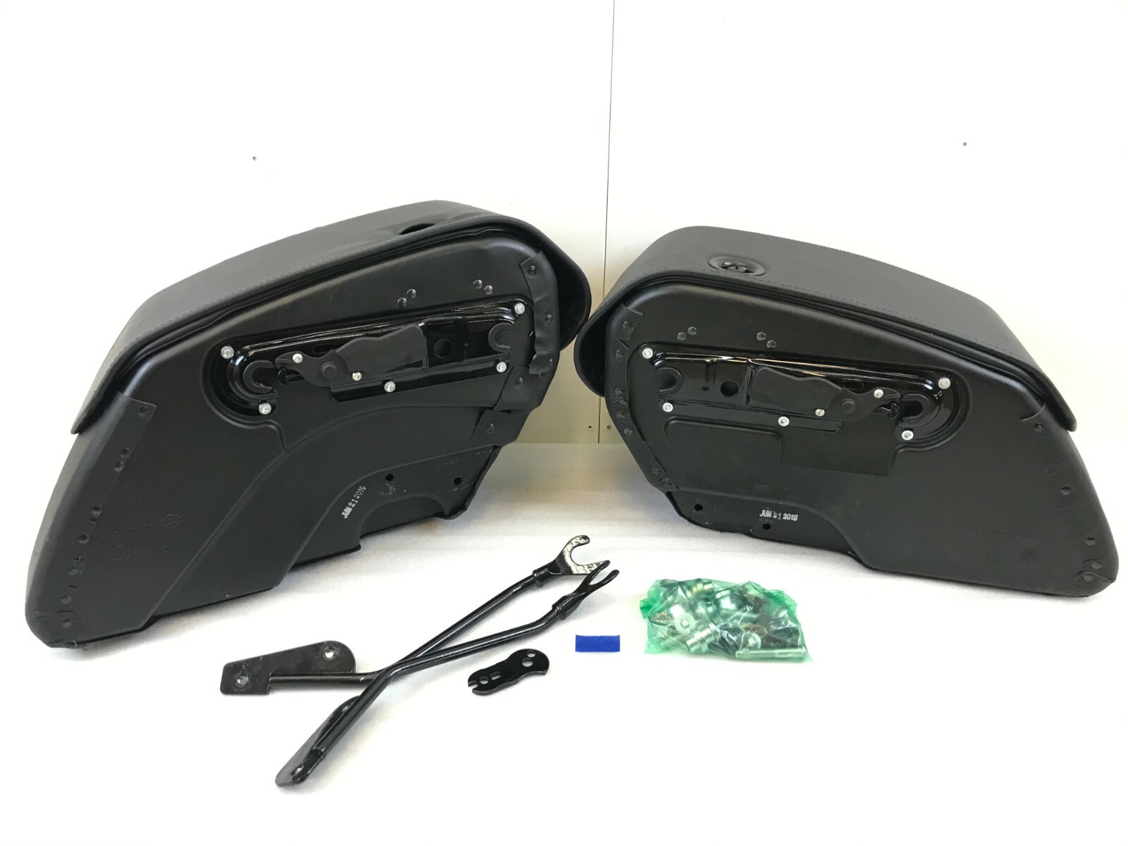 20182020 OEM HarleyDavidson FLFB Softail Fatboy Leather Saddlebags 90201645A eBay