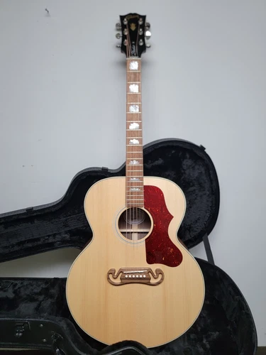 Gibson SJ-200 Studio Walnut Acoustic Electric 6-String Guitar, Natural Walnut 