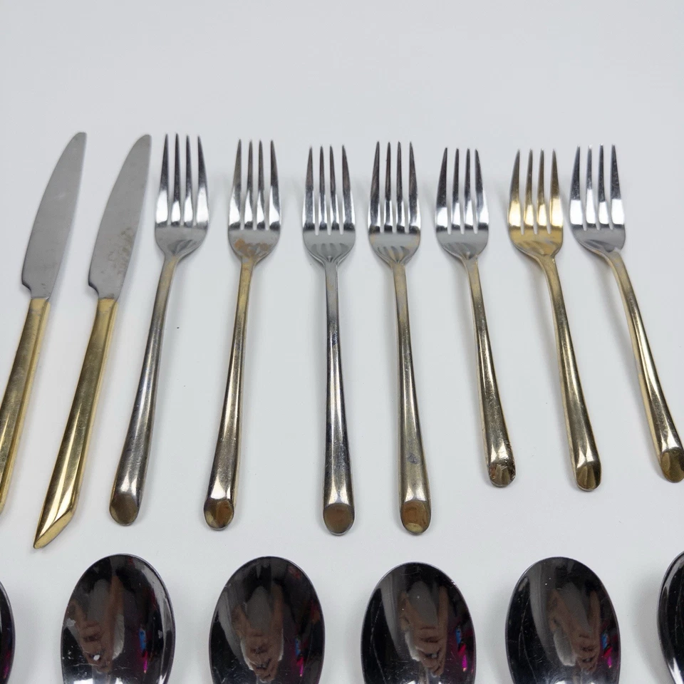 15 Pc Towle Living Collection WAVE  Stainless Flatware - Image 3 of 4