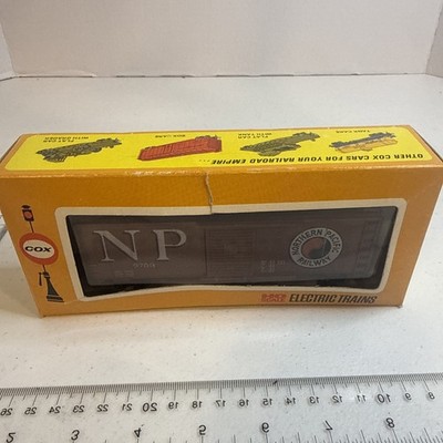 HO Scale Cox, 40' Box Car, Northern Pacific, Brown, #6753 - 6120-5