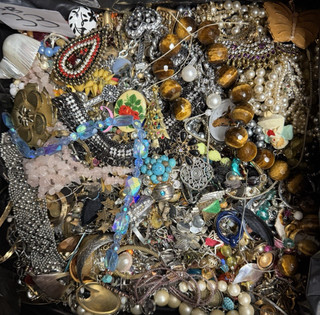 HUGE 21 POUNDS JEWELRY CRAFTING BROKEN PARTS BEADS REPAIR HARVEST SB33