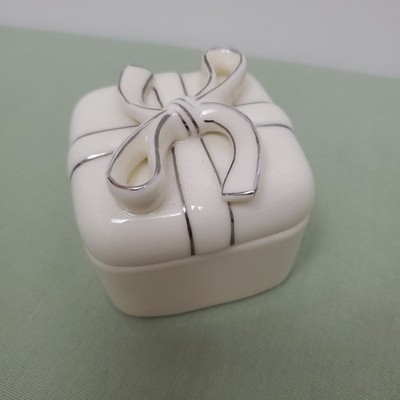 Friedman Porcelain Gift Trinket Jewelry Box Square Bow Ivory Silver Trim 2.5''