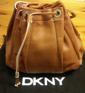 dkny drawstring bolsa