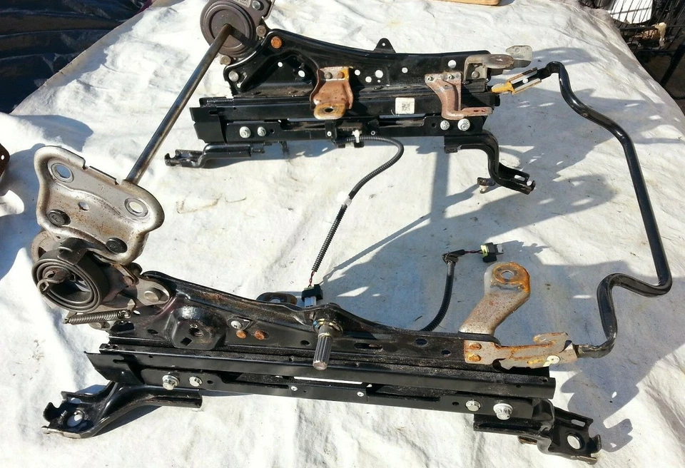 MAZDA CX7 CX-7 OEM PASAJERO ASIENTO DELANTERO DERECHO AJUSTADOR DE PISTA 07 08 09 10 11 12 Foto 4 de 4