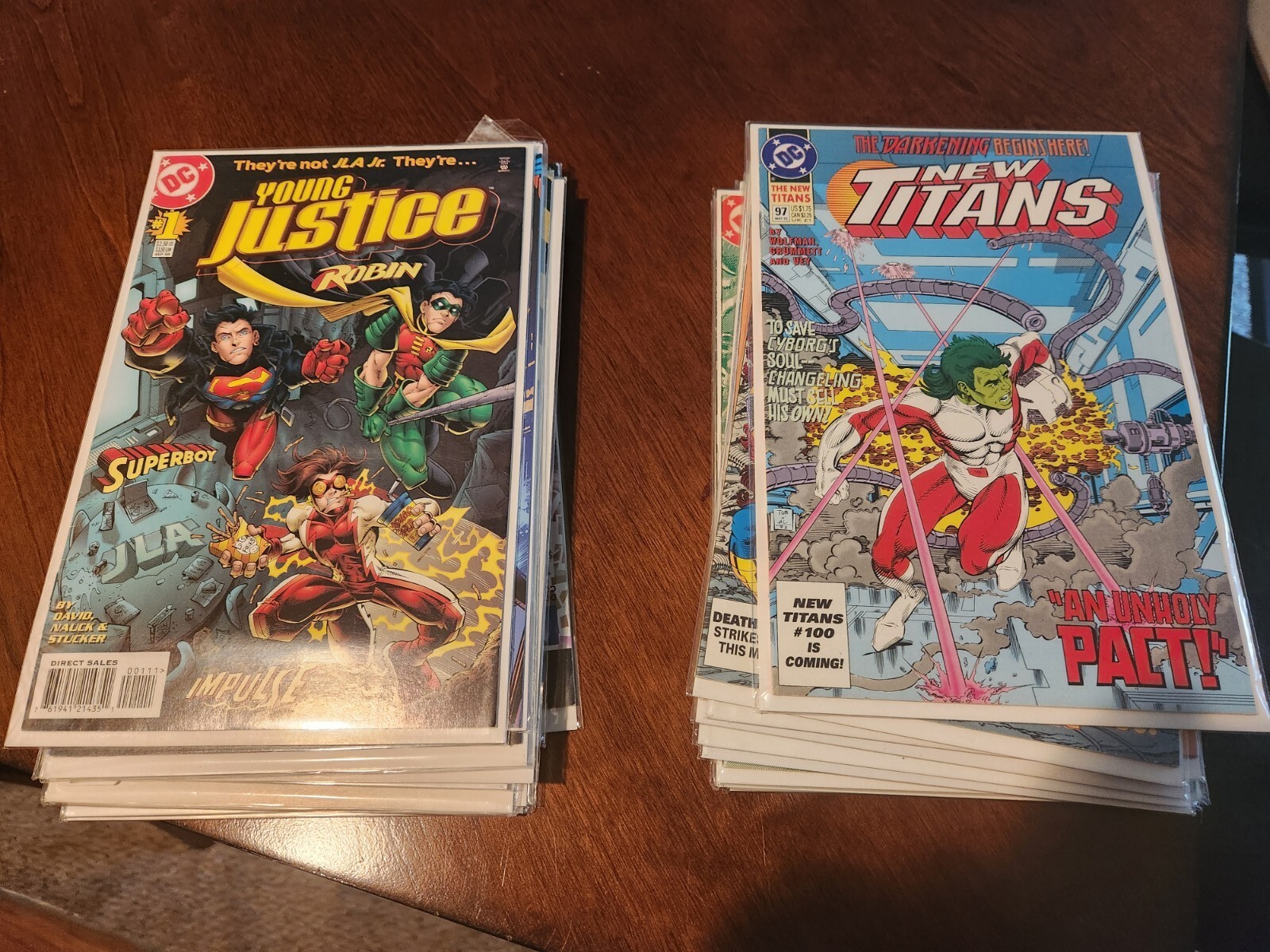 Lot of 21 DC Teen Titans & Young Justice Mixed Comic Books