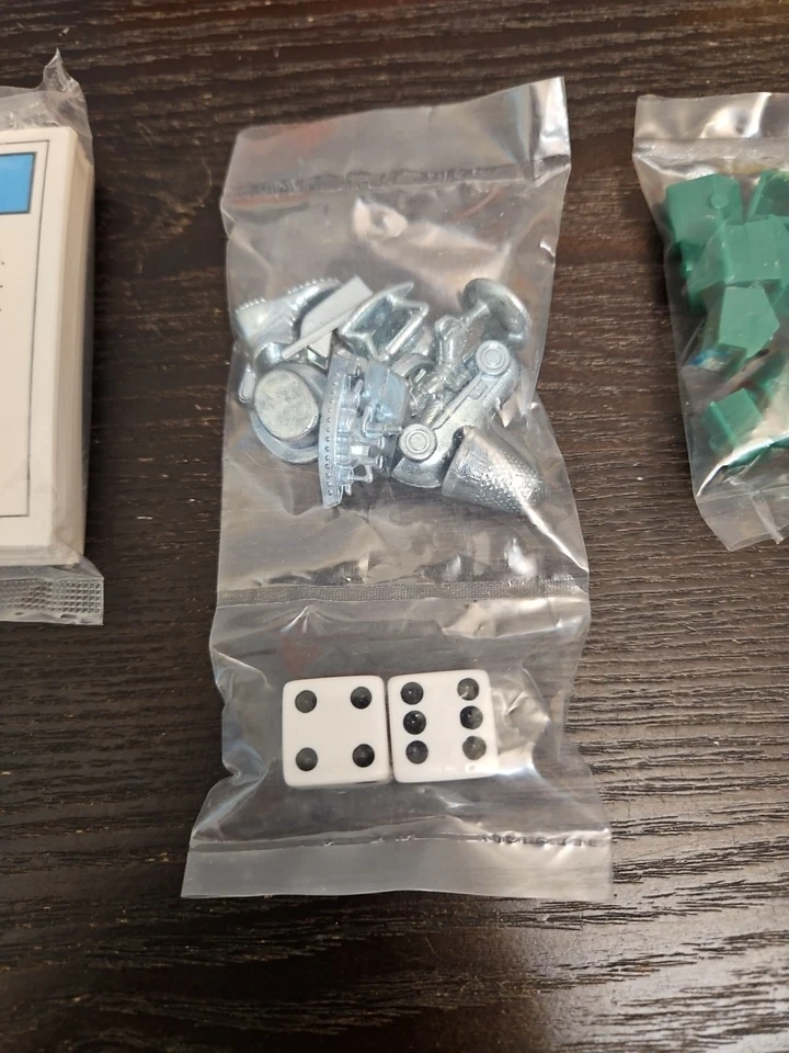 Piezas de juego Monopoly 1985 vintage fichas selladas dados escrituras casas hoteles etc. Foto 3 de 4