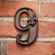 Stilvolle Hausnummer "9" für Hauswand | Eisen, Braun | H12,1xB7,7cm