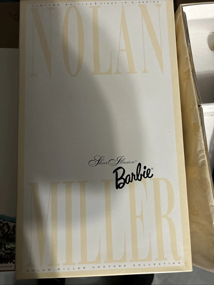Muñeca Barbie Nolan Miller Sheer Illusion 1998 Couture Collection 20662 GL LE en caja original Foto 2 de 4