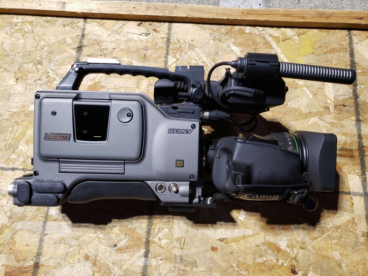 SONY VIDEO CAMERA, DV CAM DSR 300, 5 BATTERIES, CHARGER, BAG SONY VIDEO CAMERA, DV CAM DSR 300, 5 BATTERIES, CHARGER, BAG