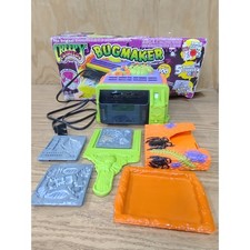 Jakks Pacific Creepy Crawlers Bugmaker Oven Model 55284 With Molds and Box