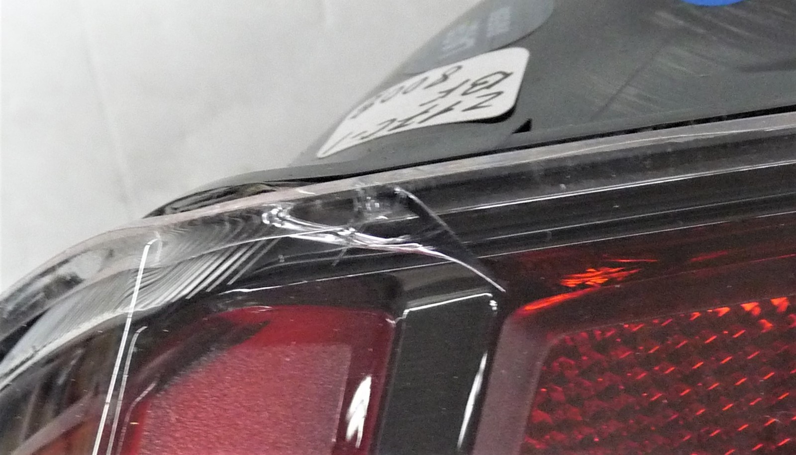 19-24 Lamborghini Urus Left Taillight Lamp on 1/4 Panel 4ML945069A OE Crack