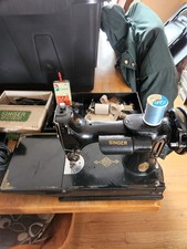 Vintage Sewing Machine SINGER Featherweight 2...