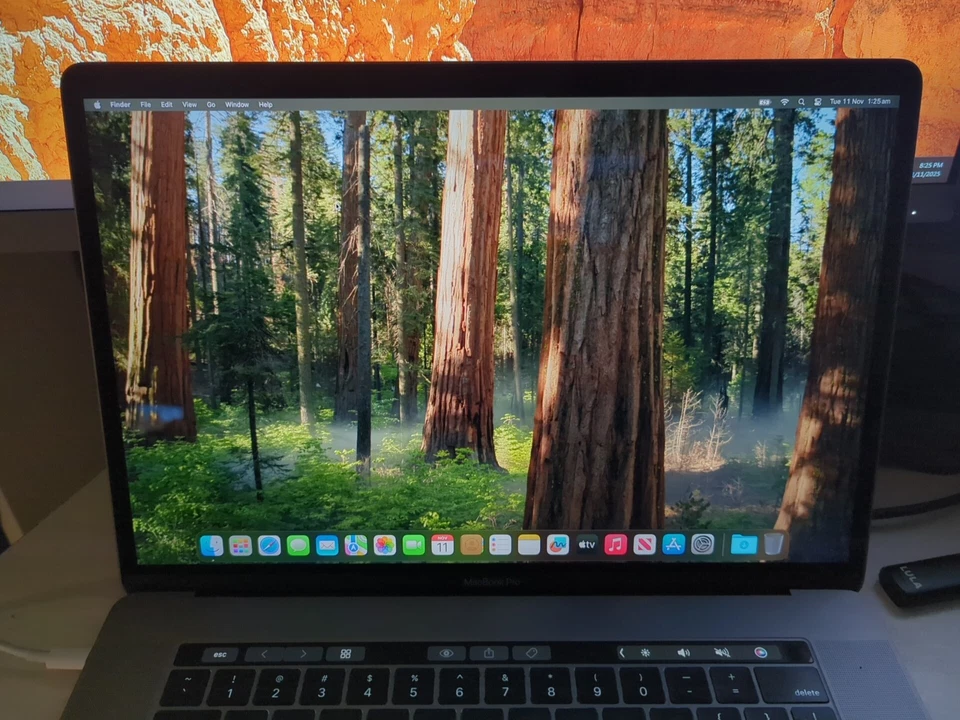 Apple MacBook Pro A1990 15inch-i9- MINT Condition  A+ CHEAP,REDUCED PRICE - Image 3 of 4