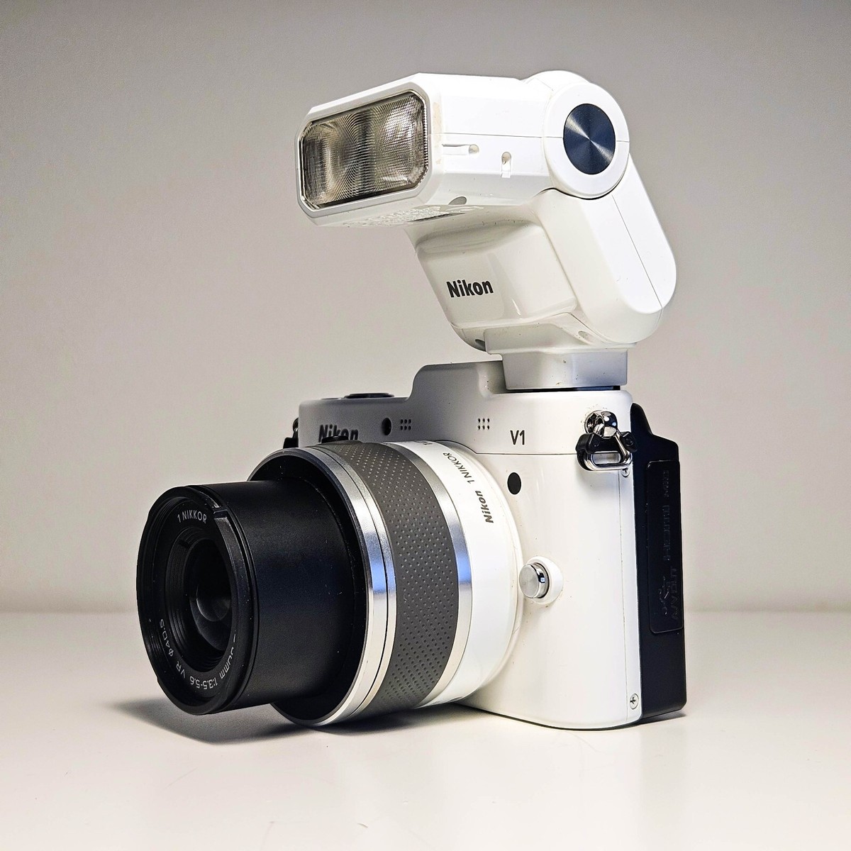 Nikon 1 V1 Digital Camera + 10-30mm Lens + Flash 18208275069| eBay