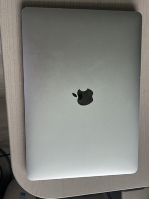 Apple MacBook Air 13'' 2020 M1 8GB 256GB SSD - 94% Battery - EXCELLENT