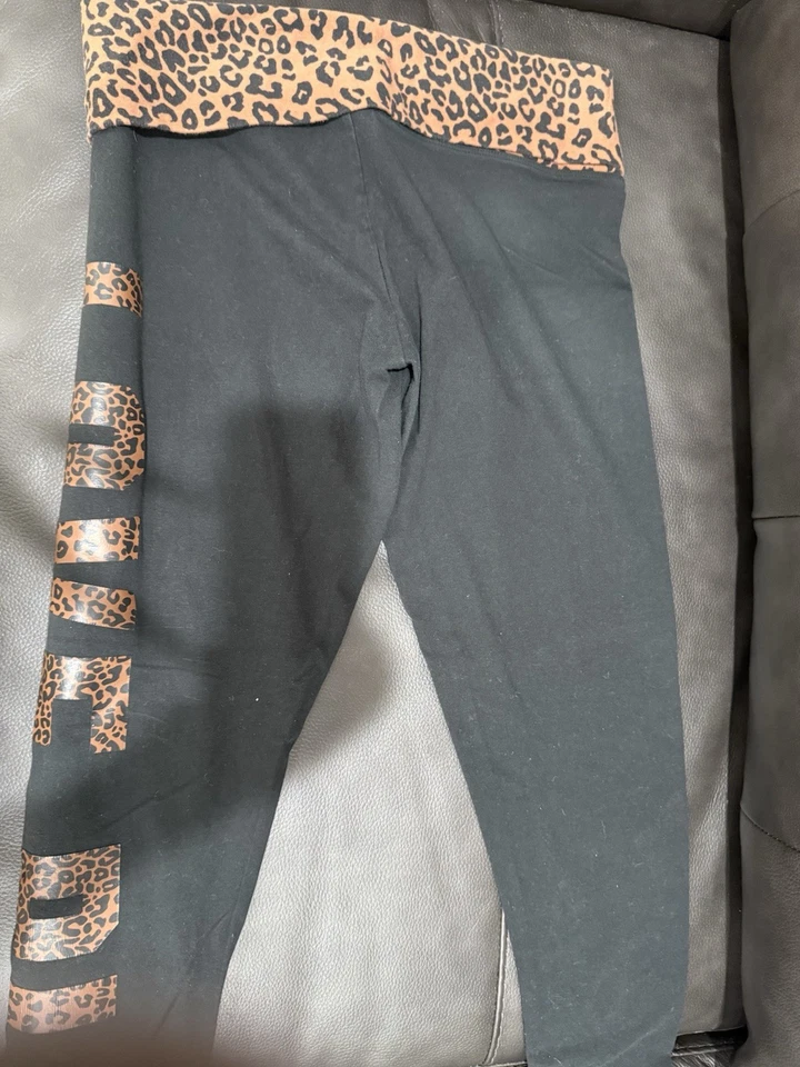 Usados en Excelente Condición Victorias Secret ROSA Leggings M Negro Plegable Cintura Estampado Leopardo 🐆 Foto 3 de 3