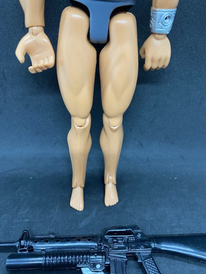Boneco de ação GI Joe MAX STEEL 12" tatuagem totalmente articulado 1998 Mattel com arma - Imagem 3 de 4