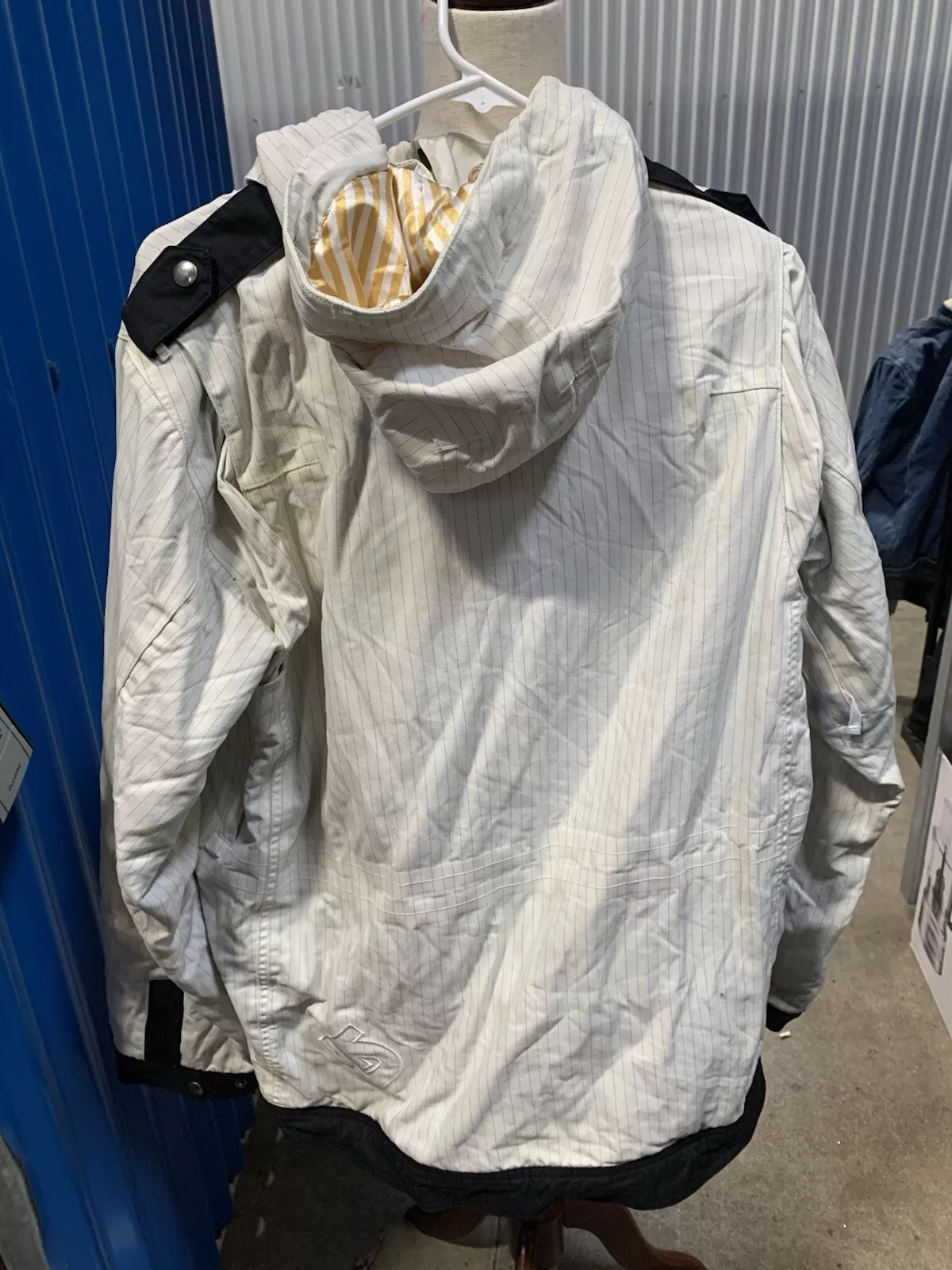 burton the shaun white collection heavens reward snowboarding jacket
