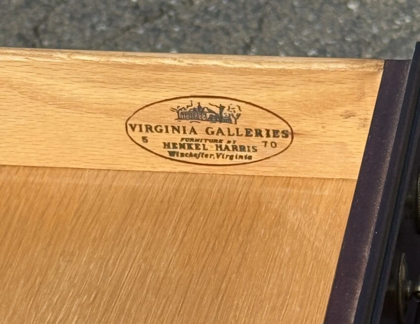 Cofre de nogal negro macizo tamaño pequeño de Henkel Harris para Virginia Galleries 1960 Foto 4 de 4