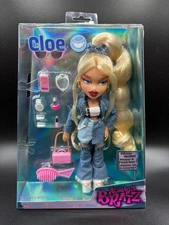 Bratz Alwayz Fashion Doll with Poster and 10 Accessories - Cloe