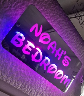 Personalisiertes LED Namen Spiegel Schild - individuell beleuchtet Schlafzimmer Deko, Kinderzimmer