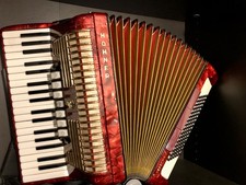 Fisarmonica Hohner Verdi II N 96 bassi oro rosso 7 registri disco 3 registri bassi