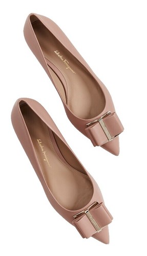 NIB NEW Salvatore Ferragamo Vivaldo Cashew Beige leather Bow