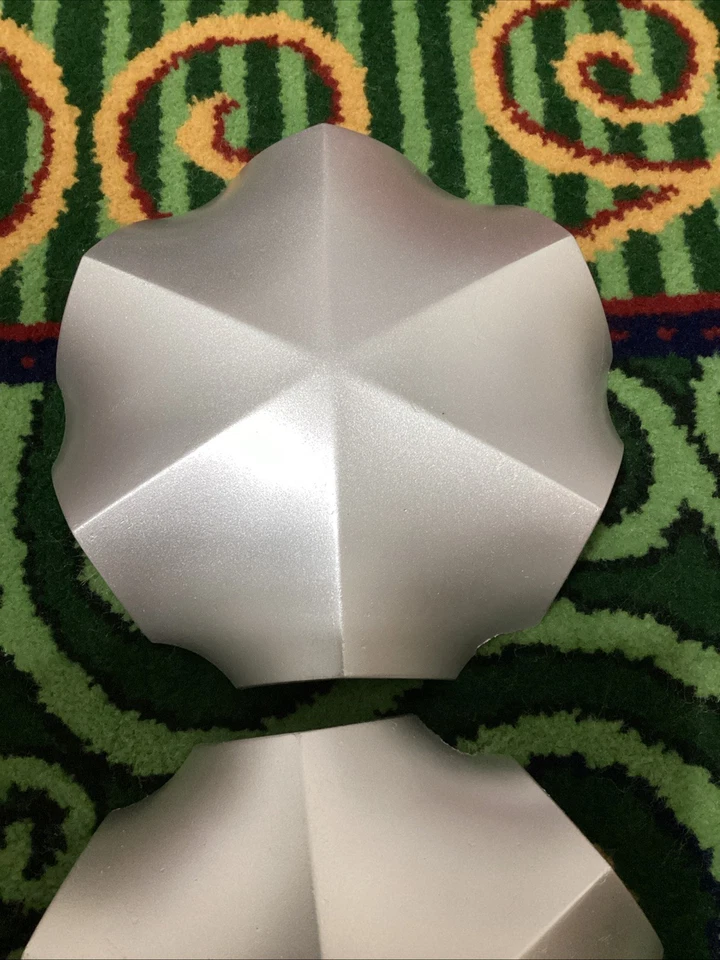 NOS OEM 1995-1999 Oldsmobile Aurora Wheel Trim Cap Part#25620005 1piece - Image 2 of 4