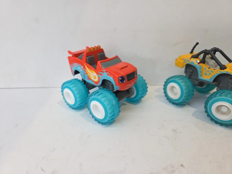 4× Blaze And The Monster Machines Trucks Bundle Diecast Cars Water Wheels RARE - Image 4 of 4