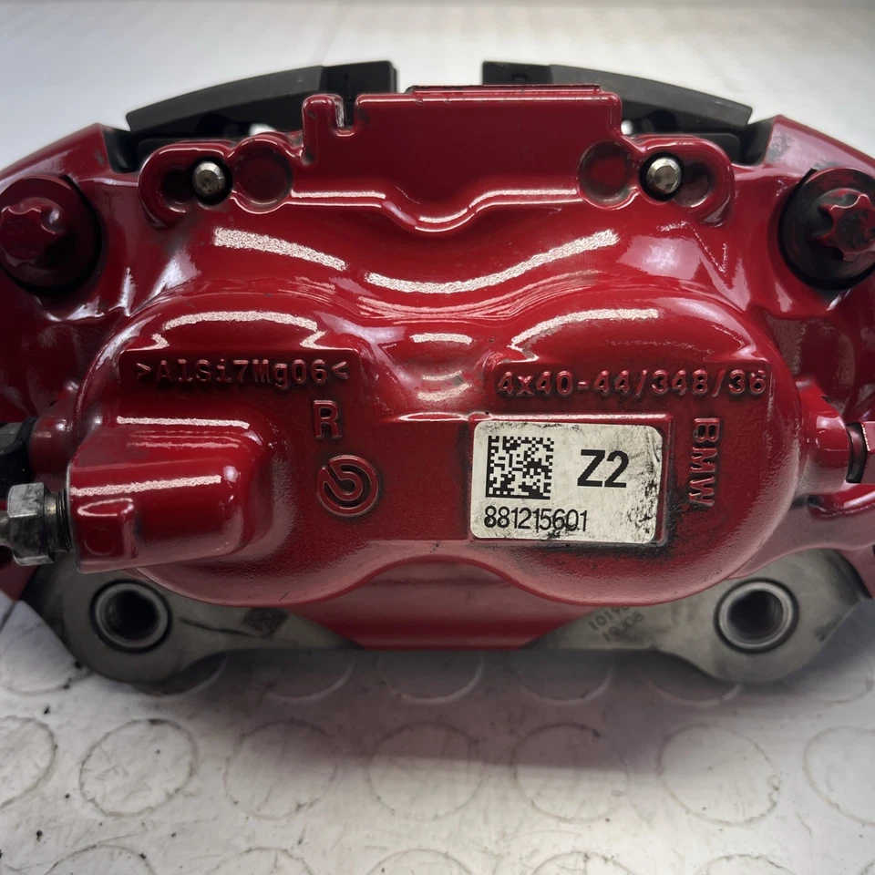 PINZA DE FRENO DEPORTIVA ROJA DELANTERA DERECHA 3,0 L OEM TOYOTA SUPRA GR 2021-2022 OEM Foto 2 de 4